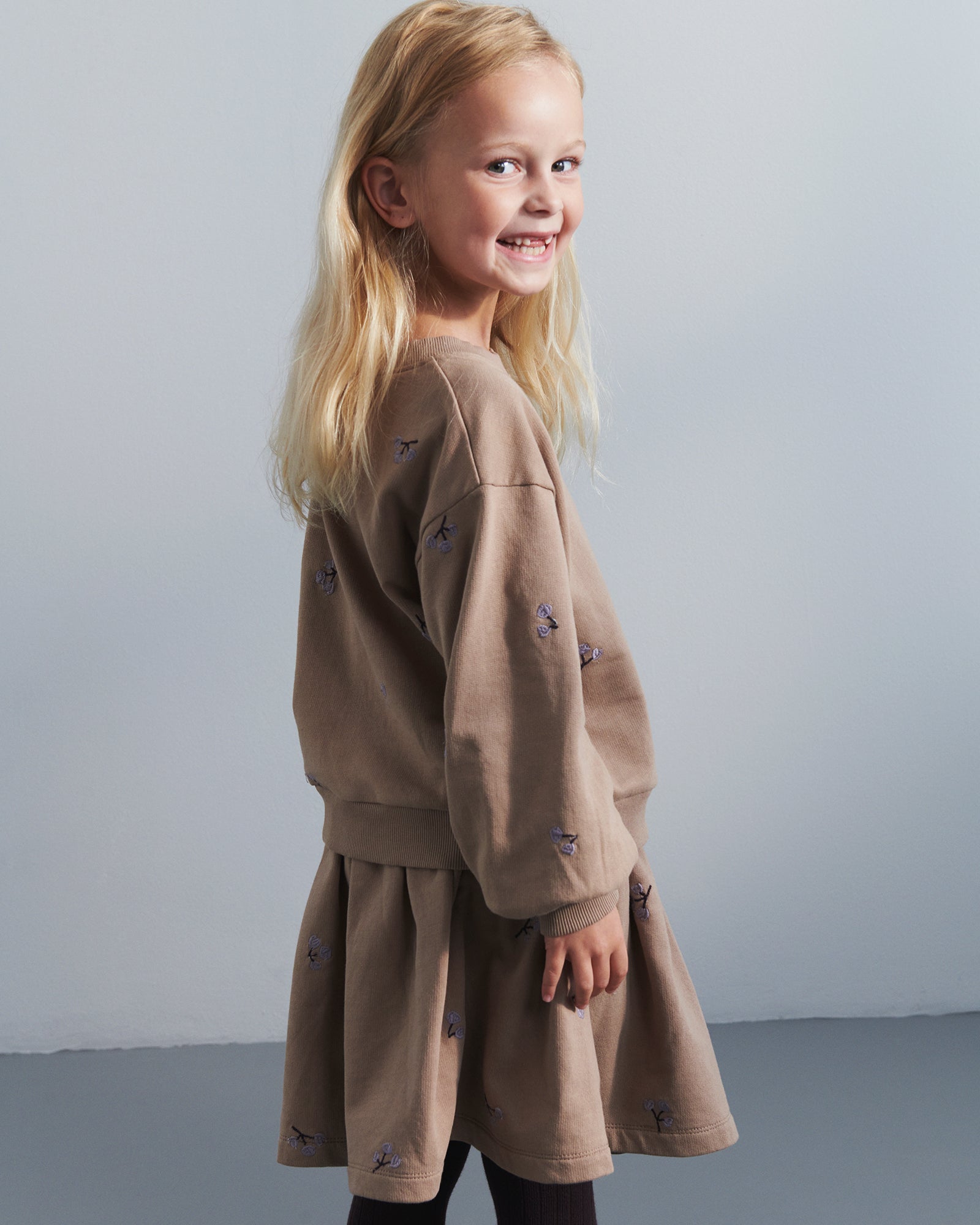 Sweatshirt w. Embroidery - Kids - Dark Beige