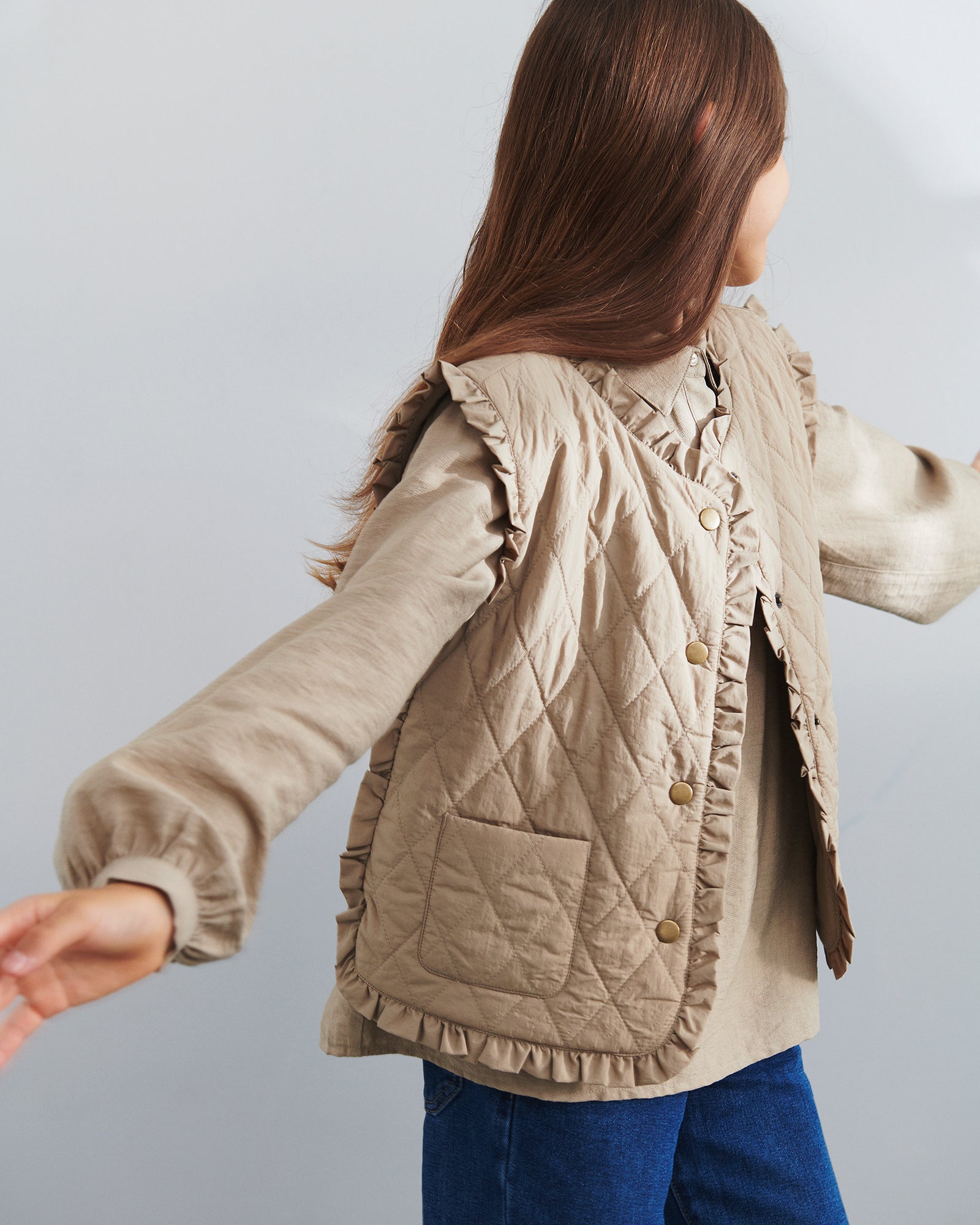 Quilted Gilet w. Frills - Tween - Dark beige